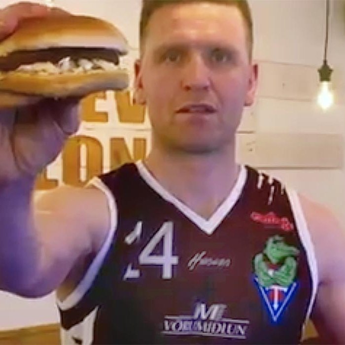 Fyrirliðinn með Fyrirliðann. Þetta getur ekki klikkað! MYND AF FB