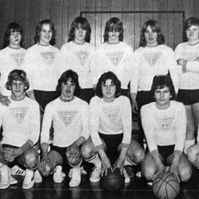 Íslandsmeistarar Tindastóls í 4. flokki drengja árið 1975. MYND AÐSEND