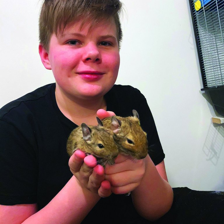 Brynjar Þór með Magnó og Kiwi. Aðsend mynd