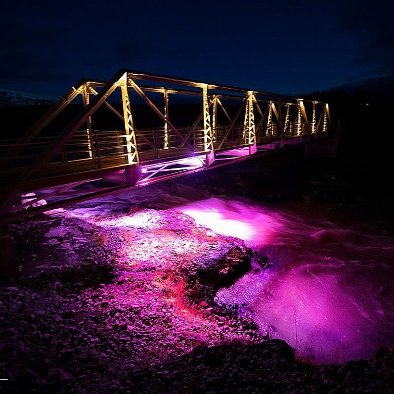 Í bleikum bjarma. MYND: RÓBERT DANÍEL JÓNSSON