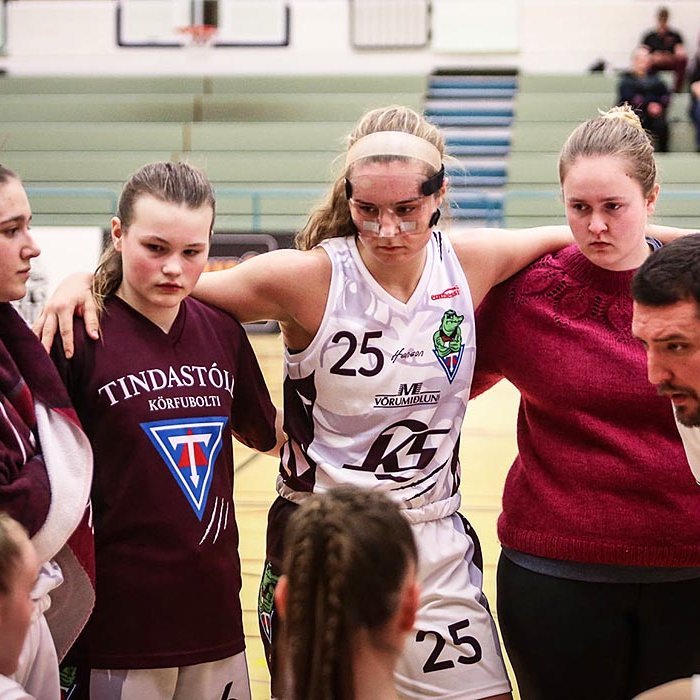 Það er gamla brekkan í boltanum. Frá vinstri: Ksenja, Klara Sólveig, Maddie, Telma og Jan fara yfir málin í leik gegn Ármanni nú nýlega. MYND: HJALTI ÁRNA