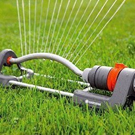 Fólk er beðið um að hemja sig í garðvökvuninnimeðan vatnsskortur vofir yfir Króknum. Mynd af Netinu.