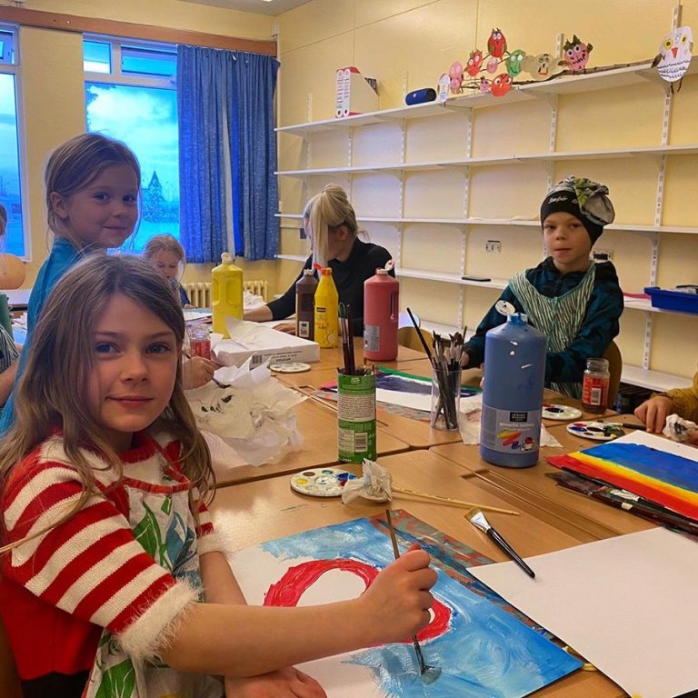 Nemendur við Grunnskólann austan Vatna láta hendur standa fram úr ermum á áhugasviðs- og dansviku skólans. MYNDIR AF VEF GAV.IS