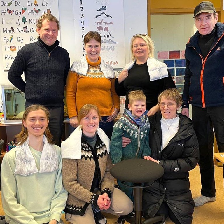 Frá afhendingunni í skólanum á Hofsósi. MYND AF GAV.IS