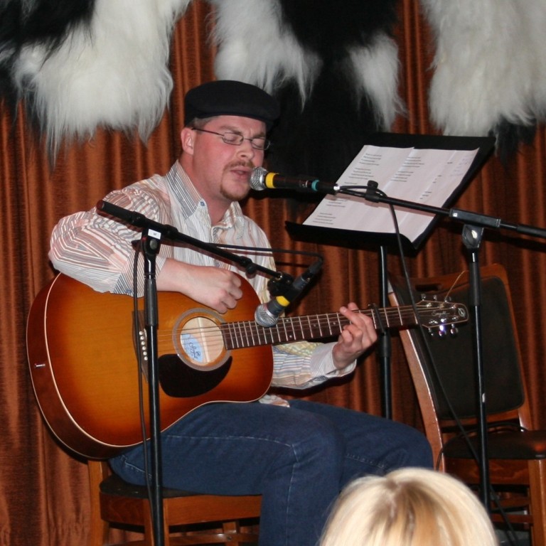 Bláar raddir fá 3 og 1/2 stjörnu