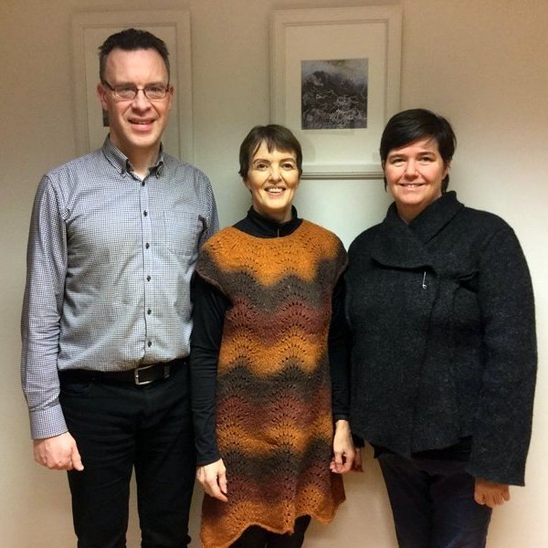 Ólöf (fyrir miðju) ásamt fulltrúum stjórnar Velferðarsjóðs. Mynd: hunathing.is