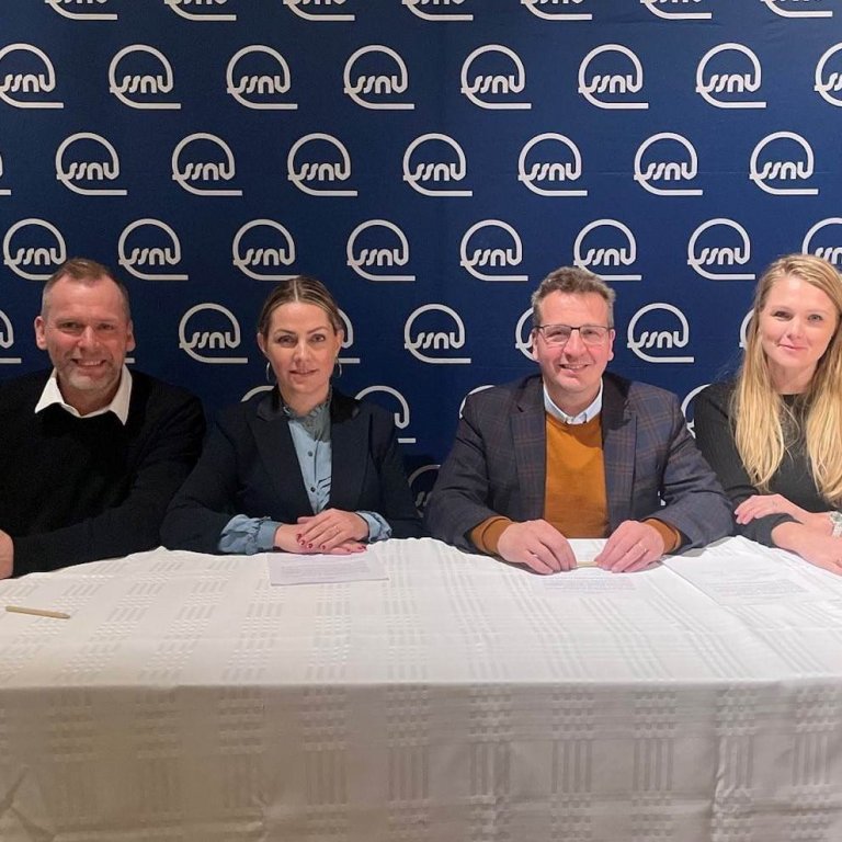 Frá vinstri: Pétur Arason sveitarstjóri Húnabyggðar, Katrín M. Guðjónsdóttir framkvæmdastjóri Samtaka sveitarfélaga á Norðurlandi vestra, Guðlaugur Þór Þórðarson, umhverfis-, orku- og loftslagsráðherra, og Bergþóra Halldórsdóttir mannauðsstjóri Borealis Data Center.