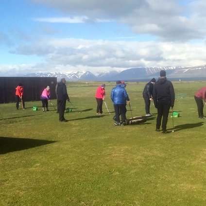 Mikil gróska er í Golfklúbbi Skagafjarðar og hvert aðsóknar metið af öðru slegið í nýliðakennslu. Mynd: KBH.