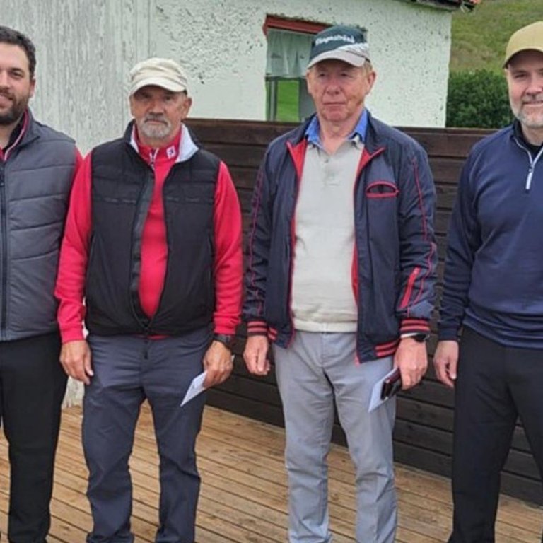 Sigurvegarar mótsins ásamt formanni klúbbsins. Frá vinstri: Eyþór, Marteinn, Ingibergur og Sigmundur. MYND AF HÚNI.IS