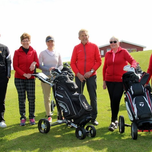 Á námskeiði í morgun voru mætt hjá Óla Barðdal, sem stendur lengst til vinstri, þau Sigríður Svarsdóttir, Aldís Hilmarsdóttir, Kristján Óli Jónsson, Guðrún Guðmundsdótir og Unnur Ólöf Halldórsdóttir. Mynd: PF.
