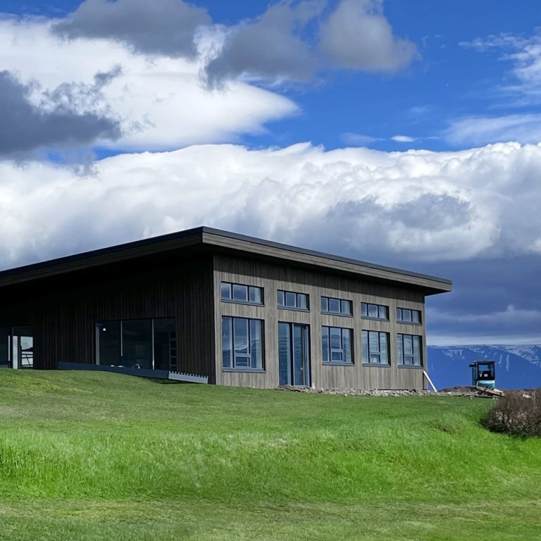 Allt að verða klárt í nýja golfskálanum á Hlíðarenda en myndin var tekin sl. þriðjudag.