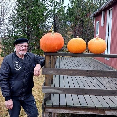 Helgi Sigfússon tilraunaræktandi. MYND AF HEIMASÍÐU BÆNDABLAÐSINS.