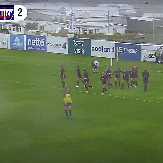 Stólastúlkur fagna síðara marki sínu í Grindavík. SKJÁSKOT