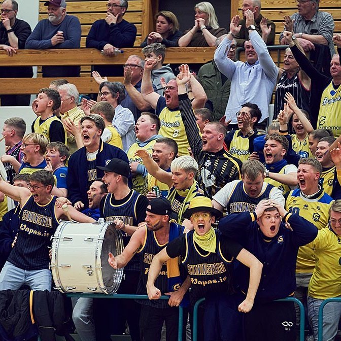 Það var gaman að vera Grindvíkingur í Síkinu í gær. MYND: SIGURÐUR INGI