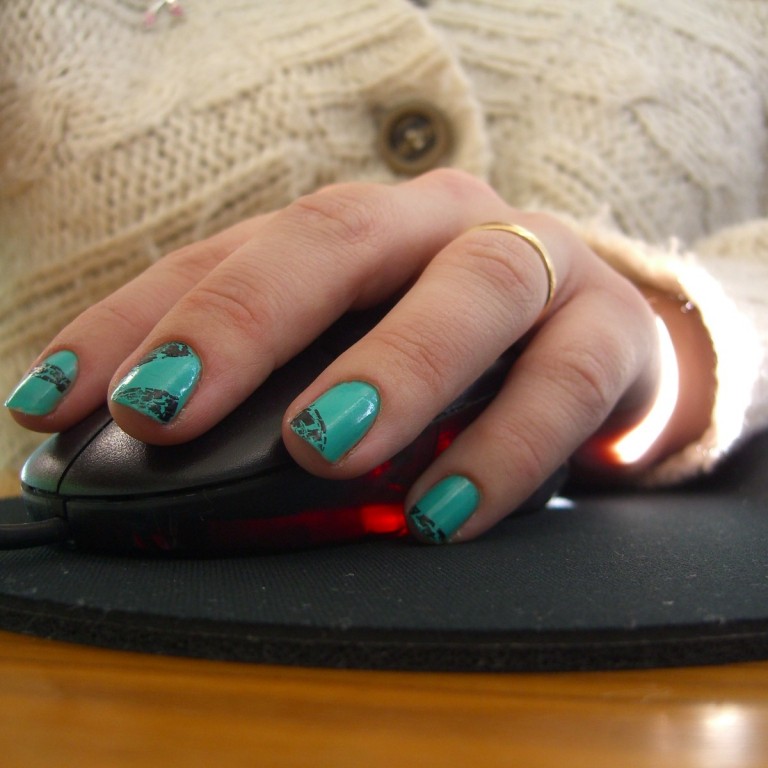 Vinningshafinn í naglalökkunarleik Fröken Fabjúlöss er.....