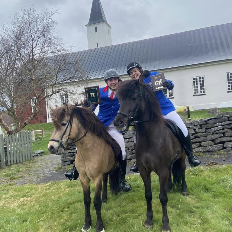 Guðmar og Ásdís með verðlaunin. Mynd: Ásdís Ósk