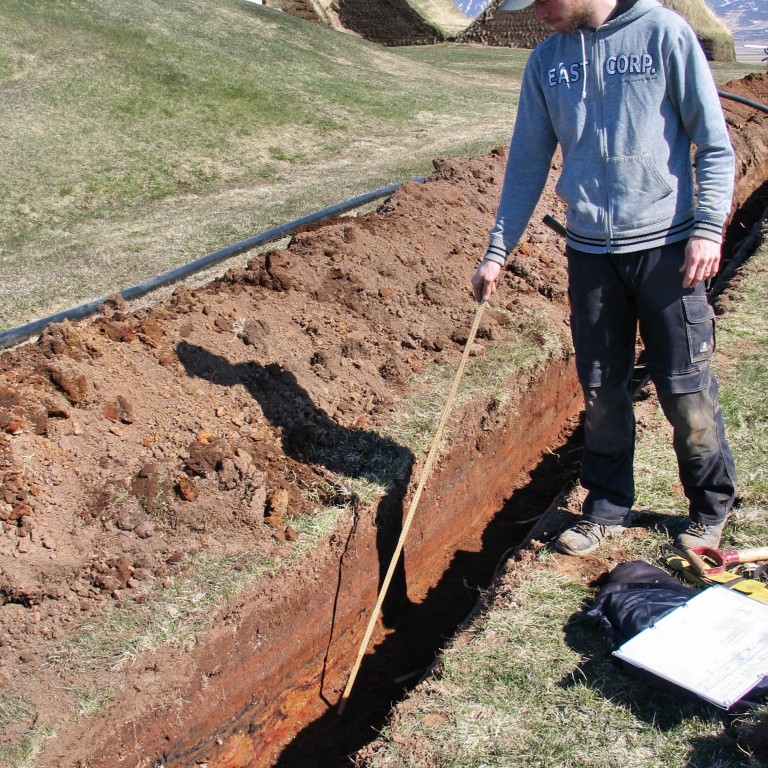 Mannvistarleifar undir öskulagi frá 1104