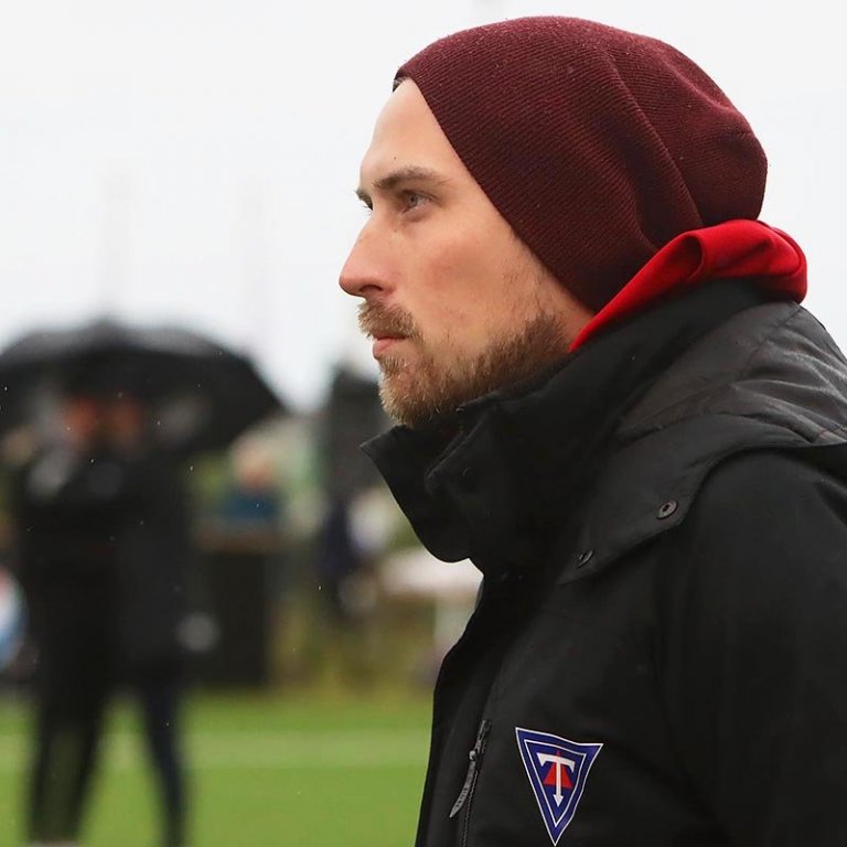 Guðni Þór að loknum síðasta leiknum með Stólastúlkum. MYND: ÓAB