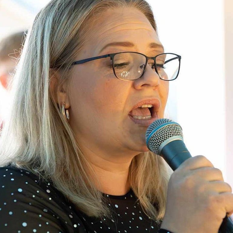 Guðrún Helga að syngja. AÐSEND MYND