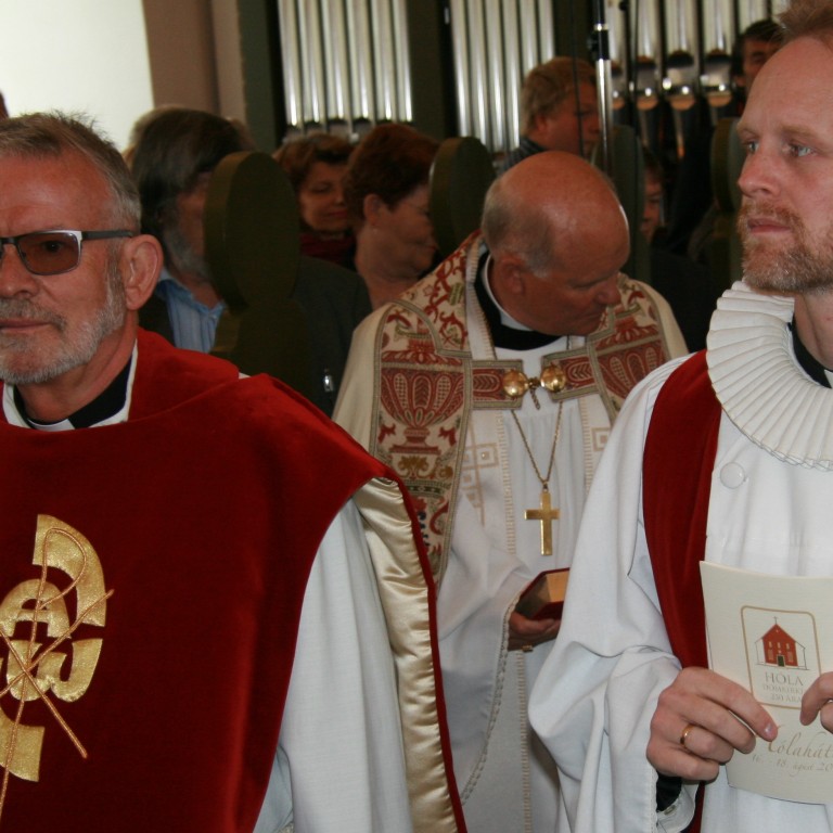 Sr. Gylfi leysir sr. Gunnar af