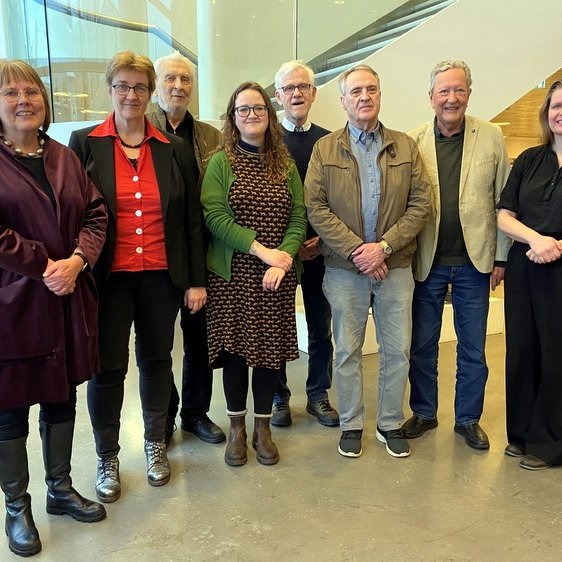 Hjalti Pálsson, 3. frá hægri, í góðum hópi tilnefndra til Viðurkenningar Hagþenkis 2022. Mynd af hagthenkir.is.