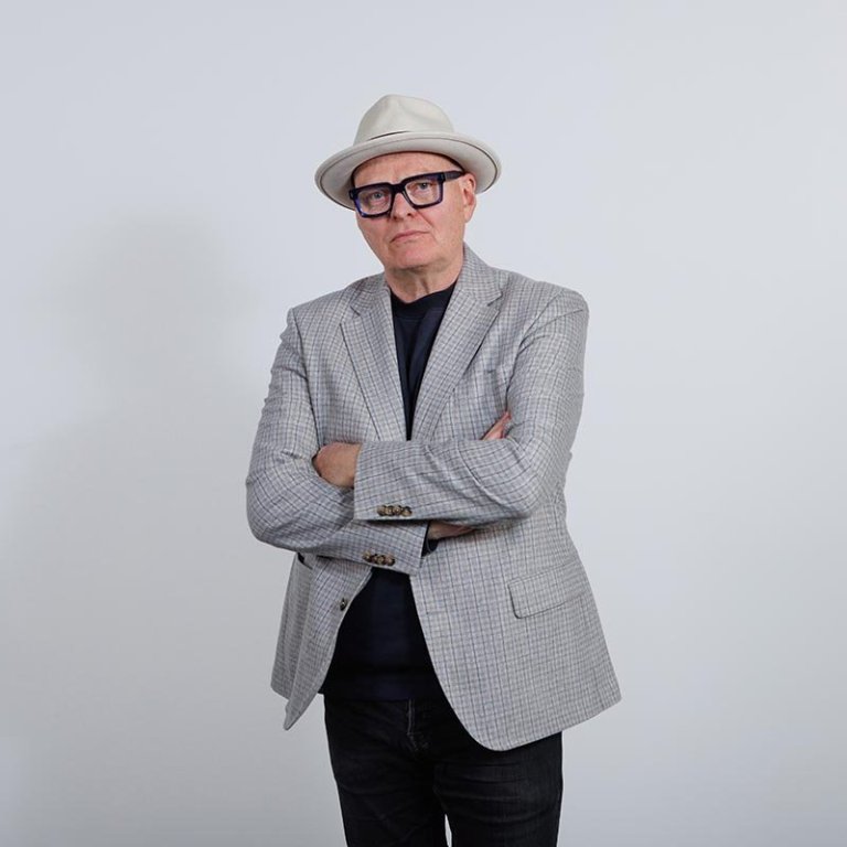 Hallgrímur Helgason með krosslagðar hendur. MYND: GUNNAR FREYR