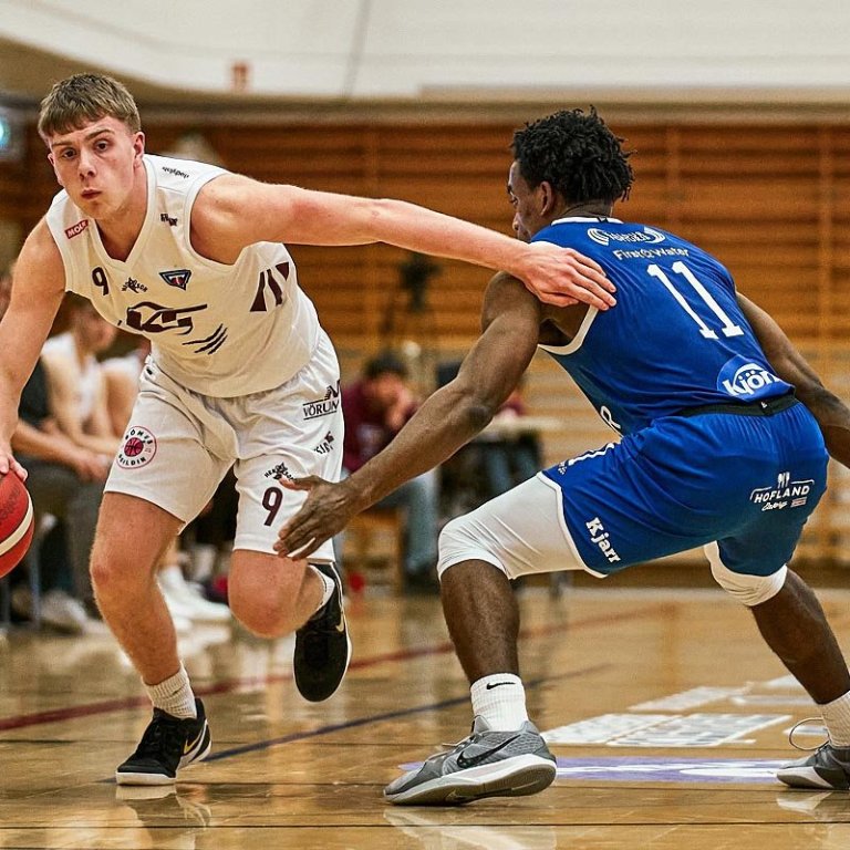 Hallur Atli Helgason með boltann. MYND: SIGURÐUR INGI
