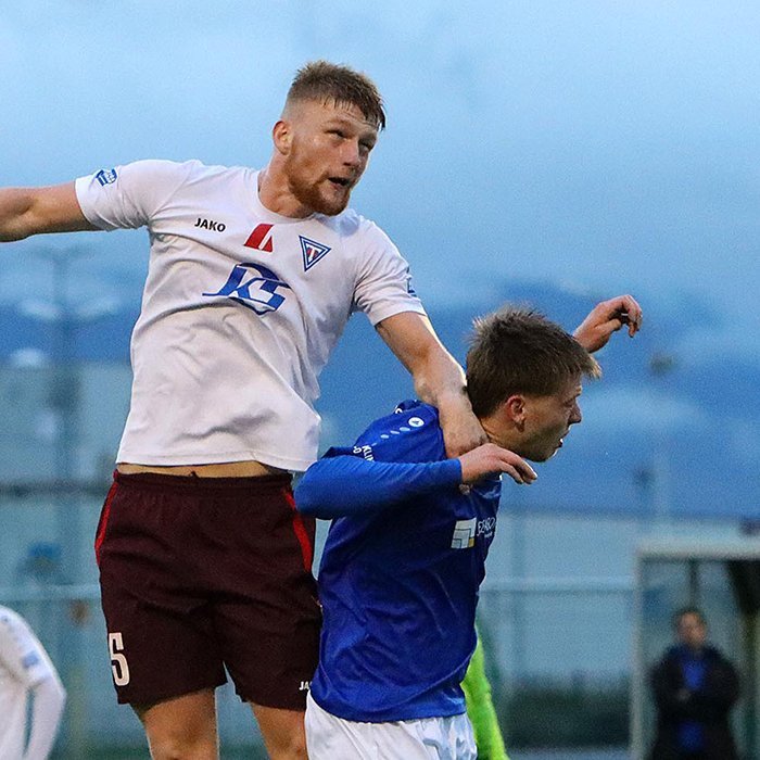 Skotinn Hamish Thomson var öflugur gegn Álftanesi í síðustu viku en hann fékk að líta rauða spjaldið fyrir austan. MYND: ÓAB