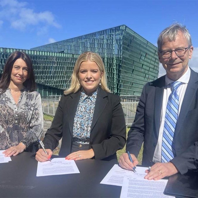 Hólmfríður Sveinsdóttir, rektor Háskólans á Hólum, Áslaug Arna Sigurbjörnsdóttir, háskóla-, iðnaðar- og nýsköpunarráðherra, og Jón Atli Benediktsson, rektor Háskóla Íslands. MYND AF VEF STJÓRNARRÁÐSINS