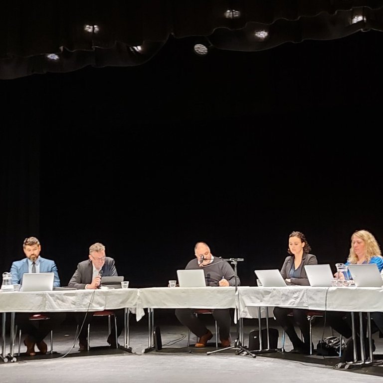 Núverandi sveitarstjórn ásamt starfsmönnum á hátíðarfundinum: Elín Jóna Rósinberg sviðsstjóri fjármála- og stjórnsýslusviðs, Unnur Valborg Hilmarsdóttir sveitarstjóri, Friðrik Már Sigurðsson, Magnús Magnússon, Þorleifur Karl Eggertsson oddviti, Elín Lilja Gunnarsdóttir, Sigríður Ólafsdóttir, Magnús Vignir Eðvaldsson og Þorgrímur Guðni Björnsson. Mynd: Hunathing.is