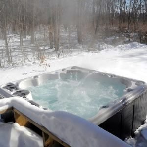 Skagafjarðarveitur biðla til fólks að láta ekki renna í heita potta meðan kuldakastið varir. Mynd af netinu.