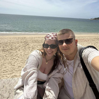 Helga Sól og Friðrik á sjóðheitri sólarströnd. MYND AÐSEND