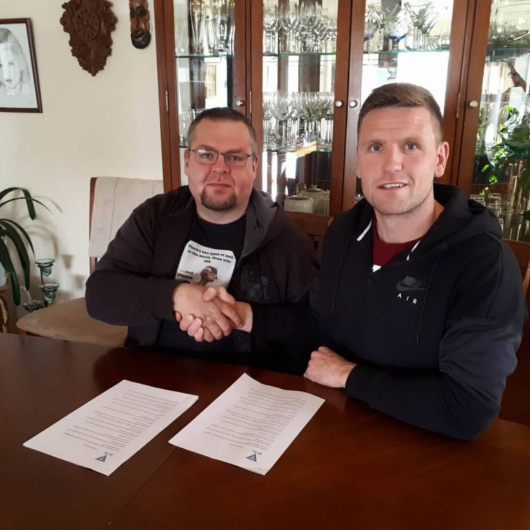 Formaðurinn og kapteinninn, Stefán Jónsson og Helgi Rafn Viggósson í stássstofunni á Sjávarborg.