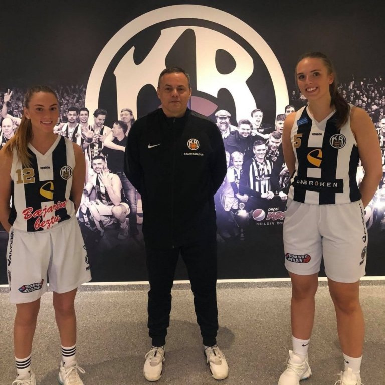 Hera Sigrún ásamt þjálfara KR, honum Francisco Garcia, og Gunnhildi Báru. Mynd tekin af karfan.is