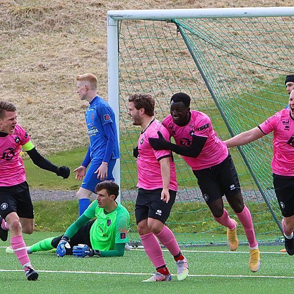 Liðsmenn Kormáks/Hvatar fagna fyrsta marki Hilmars í dag sem kom á 44. mínútu. MYND: ÓAB