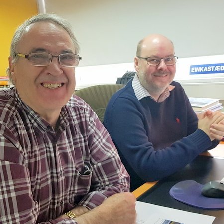 Allt að verða klappað og klárt hjá Hjalta Pálssyni, ritstjóra Byggðasögunnar, og Óla Arnari Brynjarssyni, uppsetjara, áður en verkið er sent í prentun. Myndir: PF.