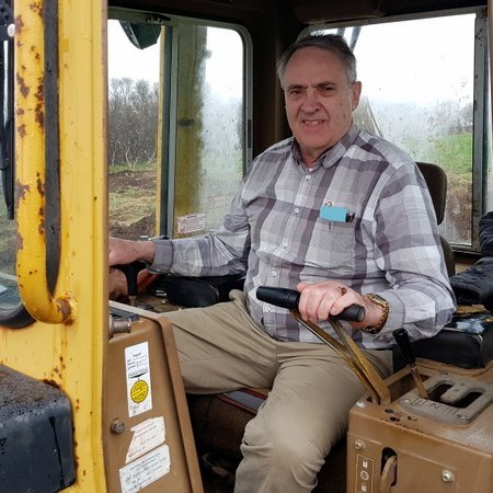 Hjalti rifjar upp gamla takta en hann segir ýtukunnáttuna hafa komið fljótt. Mynd: PF. Aðrar myndir aðsendar.