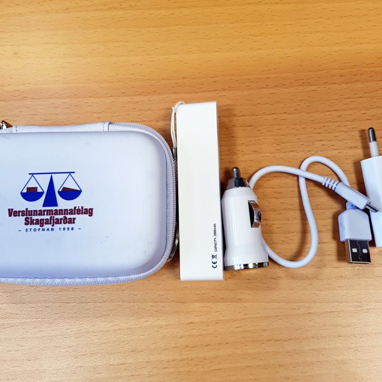 Flott gjöf Verslunarmannafélagsins til félagsmanna sinna, hleðslusett fyrir síma. Aðsend mynd.