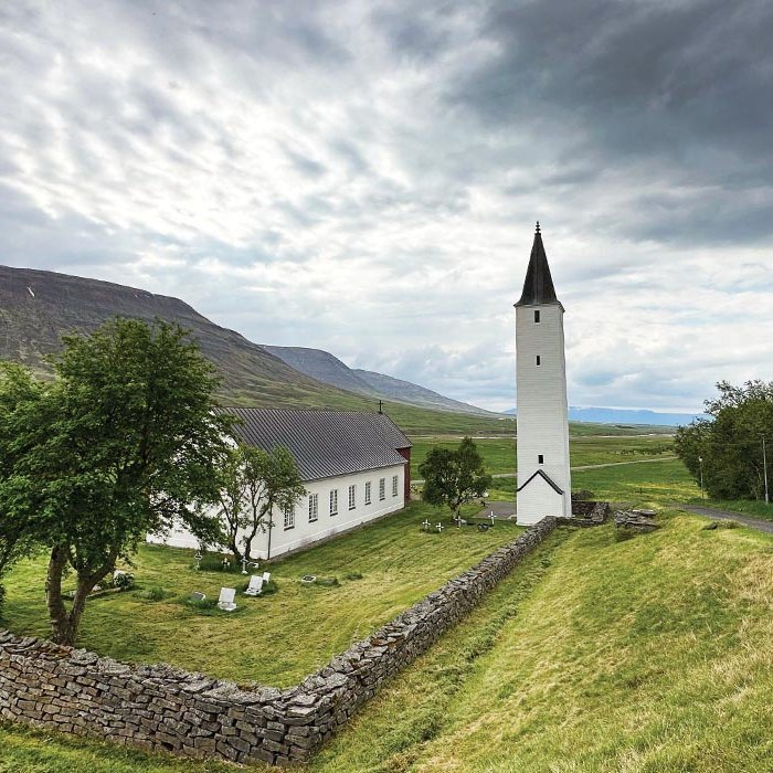 Frá Hólum. Hóladómkirkja er elsta steinkirkja landsins. Kirkjuturninn til hægri er 27 metra hár en hann var reistur á 400 ára dánarafmæli Jóns Arasonar.  Mynd: ÓAB