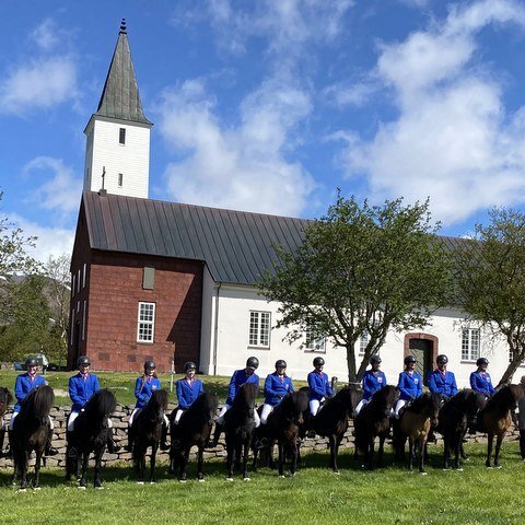Af hestafræðideild útskrifuðust tólf manns með lærdómstitilinn BS í reiðmennsku og reiðkennslu. Myndir: Unnur Sigurpálsdóttir.