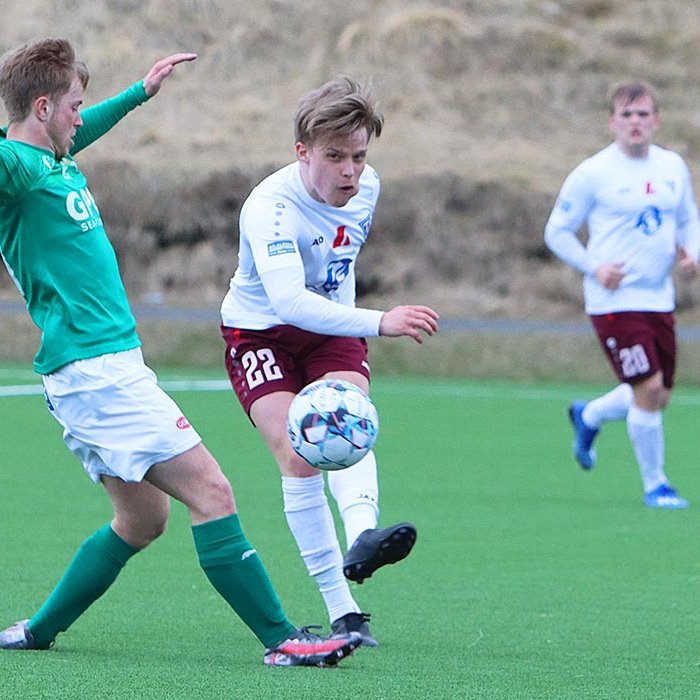 Hólmar Daði í leik með Stólunum í vor. Kappinn fékk að líta tvö gul í dag. MYND: ÓAB