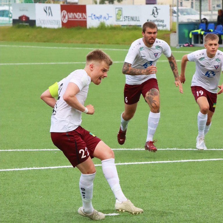 Hólmar Daði fullkomnar þrennuna einstöku af vítapunktinum. MYND: ÓAB