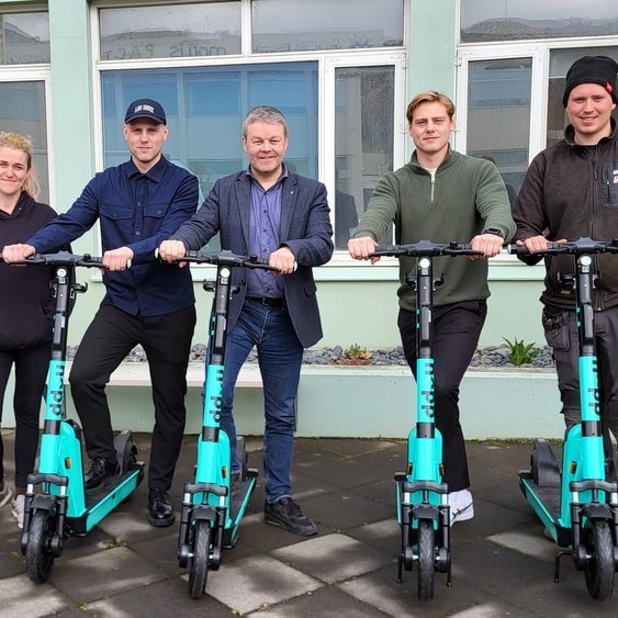 Hopp-teymið ásamt sveitarstjóra Skagafjraðar eftir undirritun samninga. Hildur Jónsdóttir, Ágúst Þór Brynjarsson, Sigfús Ingi Sigfússon, Rúnar Þór Brynjarsson og Pálmar Ingi Gunnarsson. Mynd. PF.