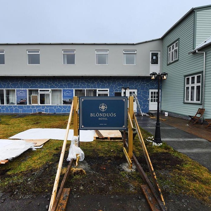 Mynd af Hótel Blönduósi tekin um miðja vikuna. Allt á fullu og framkvæmdir að nálgast endamarkið. MYND: RÓBERR DANÍEL JÓNSSON