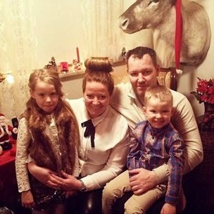 Matgæðingarnir Hrefna og Guðmundur ásamt börnum sínum, þeim Sigríði Kristínu og Sæþóri Daða. Aðsend mynd.