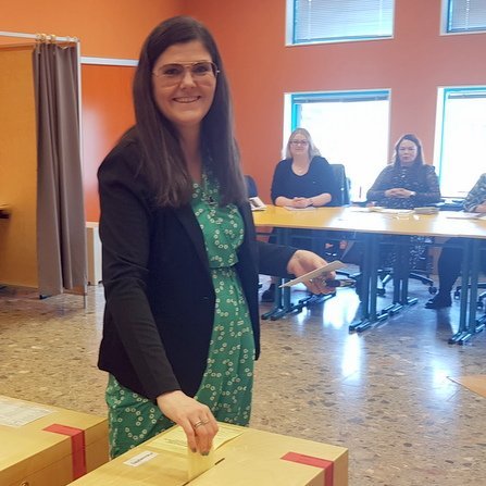 Hrund Pétursdóttir nýkjörin sveitarstjóornarfulltrúi Framsóknar í Skagafirði á kjörstað sl. laugardag. Mynd: PF.