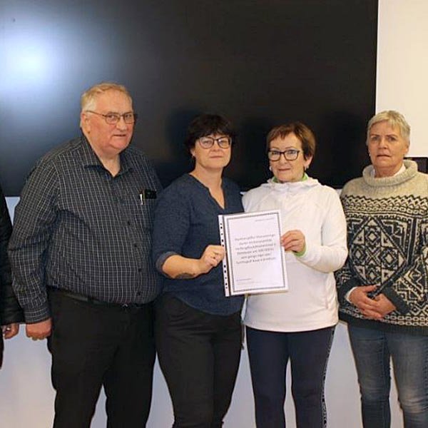 Stjórn Styrktarsjóðsins ásamt stjórnarmönnum Hollvinasamtakanna. Sigríður Eddý, Valgarður, Erla Ísafold, Sigurlaug Þóra, Guðrún og Jóhann. Á myndina vantar Guðmund Finnbogason og Sigríði Stefánsdóttur. MYND: HLYNUR TRYGGVASON