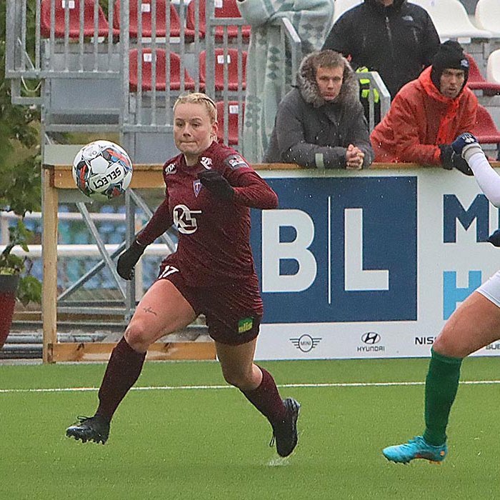 Hugrún á fullri ferð. Hún gerði mark Stólastúlkna í gær en þessi mynd er frá leik Tindastóls og Augnabliks í síðustu viku. MYND: ÓAB