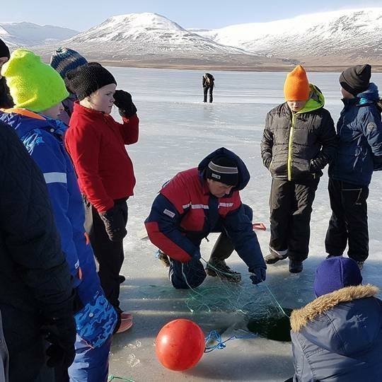 „Þekking á umhverfismenntun er ekki nauðsynleg en hins vegar þarf þessi einstaklingur að vera tilbúin/n til að fræðast um íslenska vistkerfið og afþreyingu utandyra á eigin vegum,