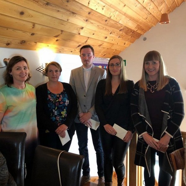 Frá afhendingu styrkjanna. Mynd: Hunathing.is